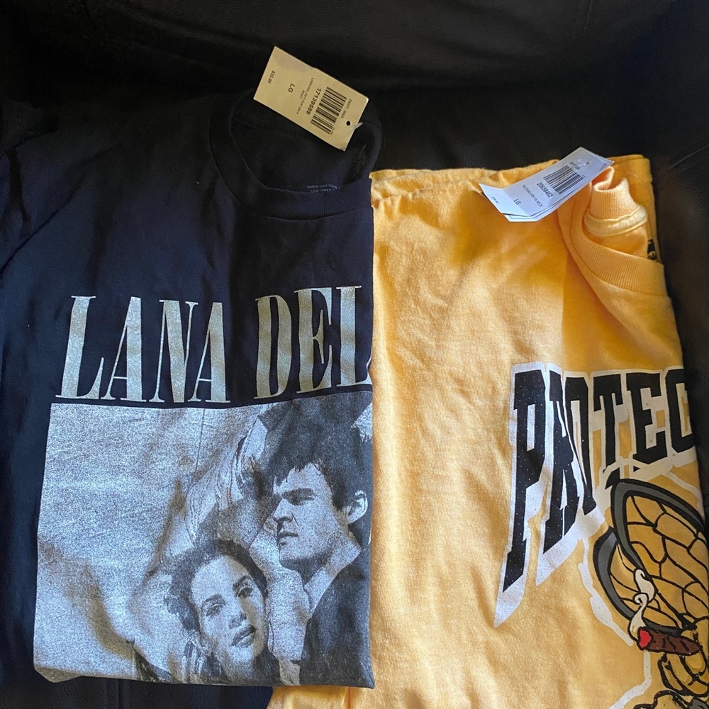 2 Mens graphic tees from Hot Topic!!!